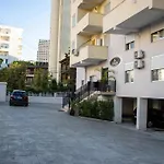 Lalun Aparts מלון *