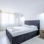 מלון Lalun Aparts *