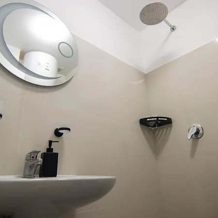 Lalun Aparts Golem (Tirana)