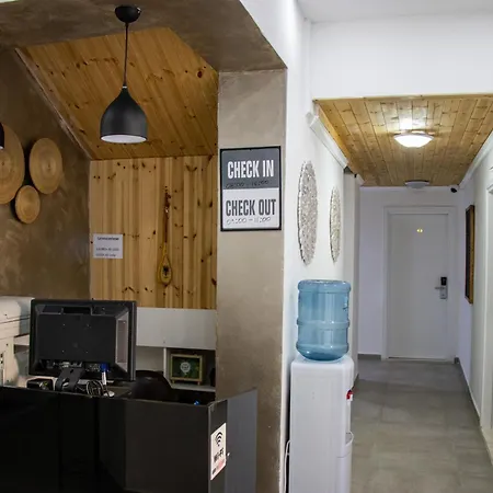 Lalun Aparts Golem (Tirana)