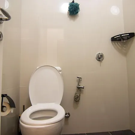 Lalun Aparts * Golem (Tirana)