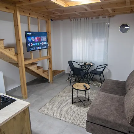 Lalun Aparts Golem (Tirana)