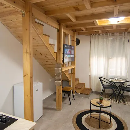 Lalun Aparts * Golem (Tirana)