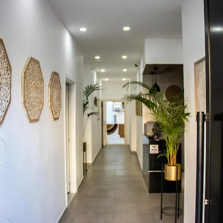 Lalun Aparts Golem (Tirana)